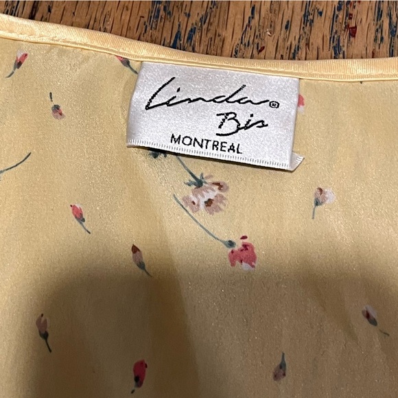 Vintage LINDA BIS – Yellow Floral Button-Front Top – Size S/P - Picture 2 of 9